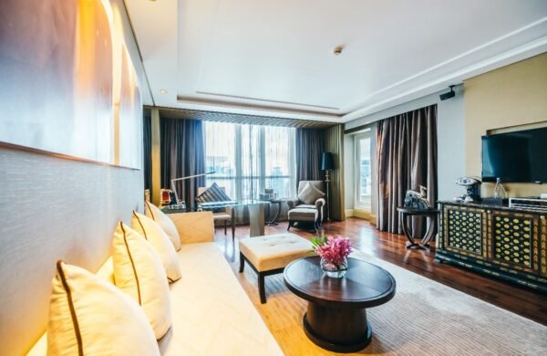 Buy 4 BHK Apartment in Meera Bagh