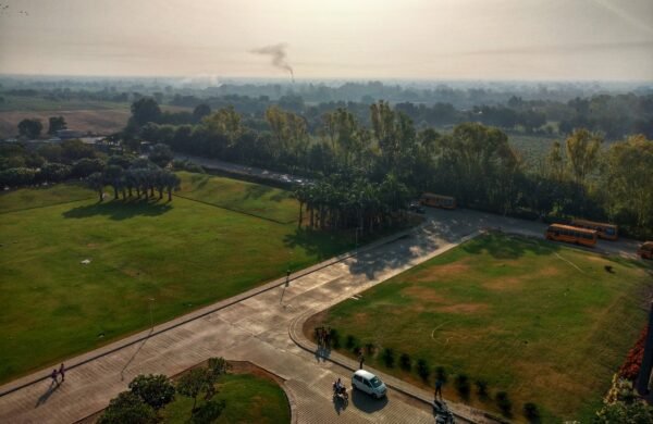 commercial plot in Noida Sector 18