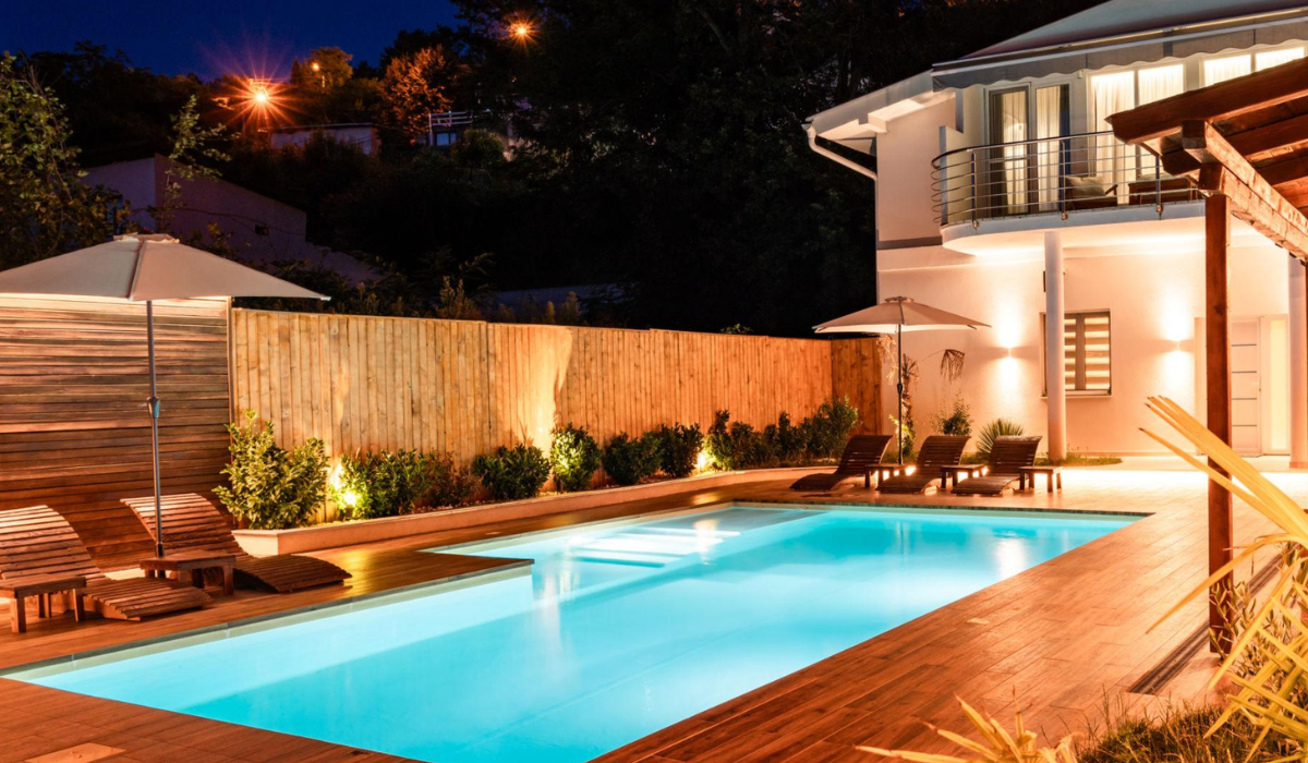 Farmhouse for Sale in Sector 5 Noida