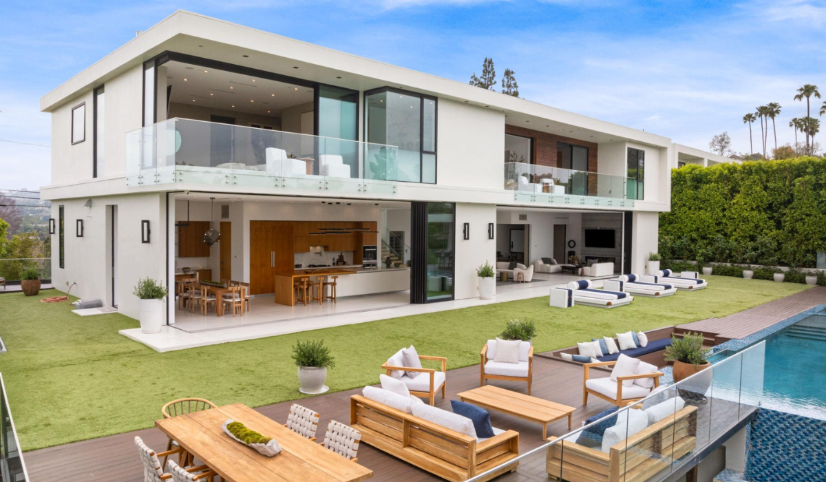 Farmhouse for Sale in Sector 10 Noida