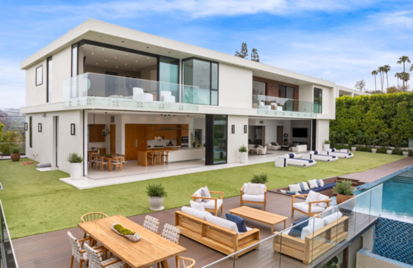 Farmhouse for Sale in Sector 10 Noida